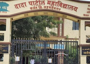 ജയ് ശ്രീറാം വിളിച്ചു; വിദ്യാർത്ഥികളെ ഭീഷണിപ്പെടുത്തി പ്രിൻസിപ്പാളും പോലീസും; ശക്തമായ പ്രതിഷേധം