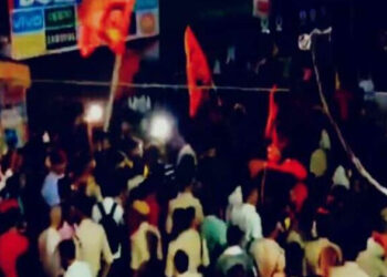 ഗണേശ നിമജ്ജന ഘോഷയാത്രയ്ക്കിടെ ഭക്തർക്ക് നേരെ ആസിഡ് എറിഞ്ഞ് മതമൗലികവാദികൾ; മൂന്ന് പേർക്ക് പരിക്ക്; കേസ് എടുത്ത് പോലീസ്