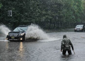ന്യൂയോര്‍ക്കില്‍ റെക്കോര്‍ഡ് മഴ; നഗരത്തില്‍ മിന്നല്‍ പ്രളയം; മേയര്‍ അടിയന്തിരാവസ്ഥ പ്രഖ്യാപിച്ചു