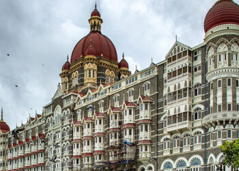 രണ്ട് പാകിസ്താനികൾ കയറിപ്പറ്റിയിട്ടുണ്ട്; അവർ ഹോട്ടൽ തകർക്കും; മുംബൈയിലെ താജ് ഹോട്ടലിൽ ബോംബ് ഭീഷണി