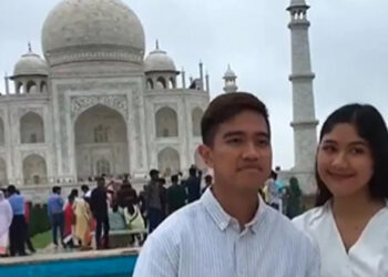 ഇന്ത്യയുടെ സൗന്ദര്യം ആസ്വദിച്ച് ഇന്തോനേഷ്യൻ പ്രസിഡന്റിന്റെ കുടുംബം; ജോക്കോ വിഡോഡോയുടെ മകനും ഭാര്യയും താജ് മഹലിൽ