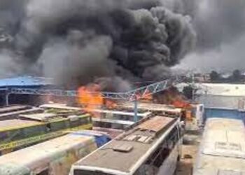 ബംഗളൂരുവിലെ സ്വകാര്യ ബസ് ഡിപ്പോയില് വൻ തീപിടുത്തം: 40ഓളം ബസുകൾക്ക് തീപിടിച്ചു; തീയണക്കാനുള്ള ശ്രമങ്ങൾ തുടരുന്നു