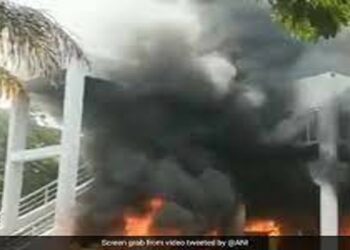 എൻസിപി എംഎൽഎ പ്രകാശ് സോളങ്കെയുടെ വീടിന് തീയിട്ട് മറാത്ത ക്വാട്ട പ്രതിഷേധക്കാർ