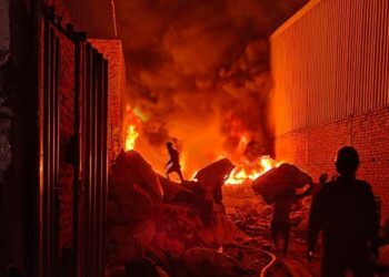 ഡൽഹിയിൽ  ഹനുമാൻ മന്ദിറിന്  സമീപം തീപിടുത്തം ;ആളപായമില്ല