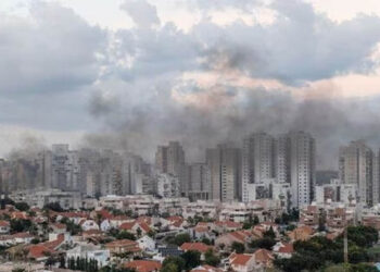 പാരാഗ്ലൈഡേഴ്സായി പറന്നിറങ്ങി ഹമാസ് ഭീകരർ; മൃതദേഹങ്ങളോടടക്കം ക്രൂരത; യുദ്ധമര്യാദകൾ കാറ്റിൽപറത്തി അഴിഞ്ഞാടി ഭീകരർ; ശത്രുക്കളെ തുടച്ചുനീക്കുമെന്ന് ഇസ്രായേൽ