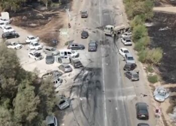 രക്ഷപെടാന് കാറില് പോയവരെ ചുറ്റും നിന്ന് വെടിവെച്ചു; വീടുകള് തിരഞ്ഞ് പിടിച്ചു കുടുംബമടക്കം ഇല്ലാതാക്കി; സ്ത്രീകളെ ഉപദ്രവിച്ച് കൊന്ന് തള്ളി; കുട്ടികളെയടക്കം ജീവനോടെ കത്തിച്ച് ചാമ്പലാക്കി; ഇസ്രയേലില് നിന്ന് പുറത്ത് വരുന്നത് ഹമാസിന്റെ മനസ്സാക്ഷിയെ മരവപ്പിക്കുന്ന ക്രൂരതകളുടെ ദൃശ്യങ്ങള്