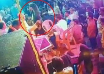 ദുർഗാ പൂജയ്ക്കിടെ പ്രകോപന മുദ്രാവാക്യവുമായി 15 കാരിയും കുടുംബവും; രണ്ട് സ്ത്രീകളടക്കം ആറ് പേർ അറസ്റ്റിൽ