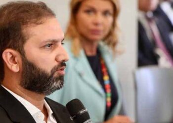 ഹിറ്റ്ലർ എന്തിനാണ് ജൂതന്മാരെ കൂട്ടക്കൊല ചെയ്തതെന്ന് ഇപ്പോൾ ലോകത്തിന് അറിയാം; വിഷം ചീറ്റി പാകിസ്താൻ സെനറ്റർ; ഓക്സ്ഫോർഡ് വിദ്യാഭ്യാസം വർഗീയതയ്ക്ക് ബദലാവില്ലെന്ന് വിമർശനം