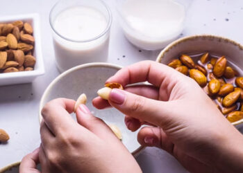 ബദാം കുതിർത്തു കഴിച്ചാൽ ഇത്രയേറെ ഗുണങ്ങളോ! ; ആരോഗ്യത്തിനും സൗന്ദര്യത്തിനും ബദാം ഈ രീതിയിൽ കഴിക്കൂ