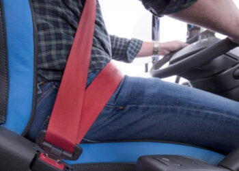 നാളെ മുതൽ ഹെവി വാഹനങ്ങൾക്ക് സീറ്റ് ബെൽറ്റ് നിർബന്ധം ; സ്വകാര്യ ബസ്, കെഎസ്ആർടിസി ബസ് എന്നിവയെല്ലാം നിയമപരിധിയിൽ