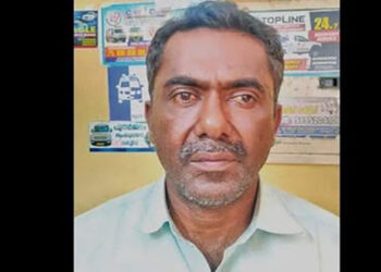 അ‌യ്യപ്പ ഭക്തരുടെ കാറിലേക്ക് ഇരുചക്രവാഹനം ഇടിപ്പിച്ചു: വണ്ടിയിൽ നിന്ന് റോഡിലേക്ക് തെറിച്ച് വീണത് 67 കുപ്പി വിദേശമദ്യം: 50കാരൻ പിടിയിൽ