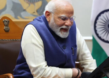 പുതുജീവിതം; തൊഴിലാളികളുമായി സംസാരിച്ച് പ്രധാനമന്ത്രി; ആരോഗ്യവും ക്ഷേമവും ചോദിച്ചറിഞ്ഞു