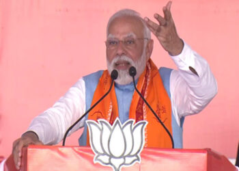 10 വർഷത്തിനുള്ളിൽ ഇന്ത്യയിലെ നാലുകോടി കുടുംബങ്ങൾക്ക് വീട് വെച്ചുനൽകിയത് രാമക്ഷേത്രം പണിയുന്ന അതേ ഭക്തിയോടെ ; ജനങ്ങൾ മോഡി എന്ന കാവൽക്കാരന് അധികാരം നൽകിയതാണ് കോൺഗ്രസിന്റെ ഏറ്റവും വലിയ ദൗർഭാഗ്യമെന്ന് പ്രധാനമന്ത്രി