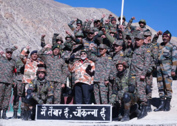 “ശ്രീരാമൻ എവിടെയാണോ ഉള്ളത് അവിടെയാണ് അയോദ്ധ്യ, സൈനികർ എവിടെയാണോ ഉള്ളത് അവിടെയാണ് എന്റെ ഉത്സവം” ;  സൈനികരോടൊപ്പം ദീപാവലി ആഘോഷിച്ച് പ്രധാനമന്ത്രി