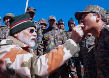 ’30 വർഷത്തിലേറെയായി എല്ലാ ദീപാവലിയും സൈനികരോടൊപ്പം’ ; സൈനികർ കർമ്മം ചെയ്യുന്ന സ്ഥലം ക്ഷേത്രത്തിന് തുല്യമാണെന്ന് പ്രധാനമന്ത്രി നരേന്ദ്രമോദി