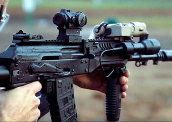 ഇന്ത്യ തദ്ദേശീയമായി നിർമ്മിച്ച AK-203 തോക്കുകളുടെ ആദ്യ ബാച്ച് തയ്യാറായി ; പരീക്ഷണം നടത്തുന്നത് അമേഠിയിൽ