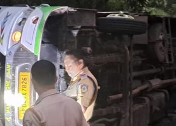 ളാഹയിൽ അയ്യപ്പഭക്തർ സഞ്ചരിച്ച ബസ് മറിഞ്ഞു; മൂന്ന് പേർക്ക് പരിക്ക്