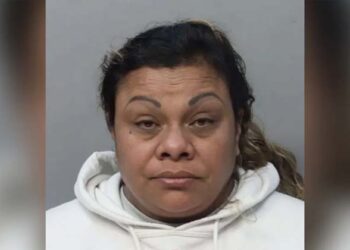 ഡേറ്റിങ്ങിനിടെ കാമുകൻ മറ്റ് പെൺകുട്ടികളെ നോക്കി; കണ്ണ് കുത്തിപ്പൊട്ടിച്ച് 44 കാരി