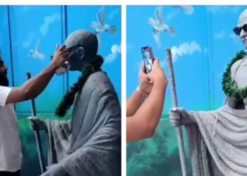 ഗാന്ധി പ്രതിമയിൽ കൂളിംഗ് ഗ്ലാസ്; അനാദരവ് കാട്ടിയ എസ്എഫ്ഐ നേതാവിനെ അറസ്റ്റ് ചെയ്ത് ജാമ്യത്തിൽ വിട്ടു