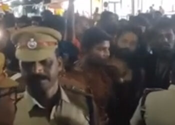 പമ്പയിലേക്ക് വാഹനങ്ങൾ കടത്തിവിടുന്നില്ല; എരുമേലിയിൽ ഇന്നും അയ്യപ്പൻമാരുടെ പ്രതിഷേധം
