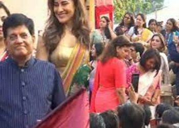 ‘വൺ ഭാരത് സാരി വാക്കത്തോൺ’; ഫ്ലാഗ് ഓഫ് ചെയ്ത് കേന്ദ്രമന്ത്രി പിയൂഷ് ഗോയൽ