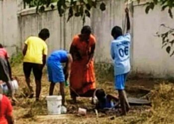 കോൺഗ്രസ് ഭരിക്കുന്ന കർണാടകയിൽ, ശിക്ഷാനടപടിയായി ദളിത് വിദ്യാർത്ഥികളെ കൊണ്ട് സെപ്റ്റിക് ടാങ്ക് വൃത്തിയാക്കിപ്പിച്ച സംഭവം, അധ്യാപകർ അറസ്റ്റിൽ