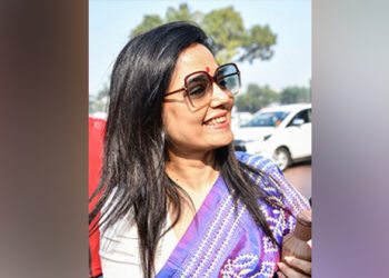 ചോദ്യത്തിന് കോഴ; എംപി മെഹുവ മൊയ്ത്രയ്‌ക്കെതിരെ ലോക്‌സഭയിൽ റിപ്പോർട്ട് സമർപ്പിച്ച് എത്തിക്‌സ് കമ്മിറ്റി