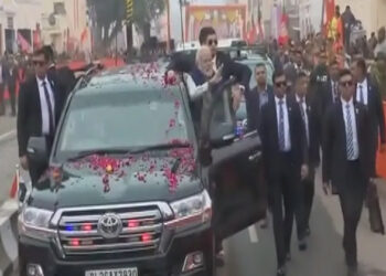 രാമജന്മഭൂമിയിലെത്തിയ പ്രധാനമന്ത്രിയെ പുഷ്പവൃഷ്ടി  നടത്തി സ്വീകരിച്ച് ജനങ്ങള്‍; രാമമന്ത്രത്താല്‍ മുഖരിതമായി അയോദ്ധ്യ