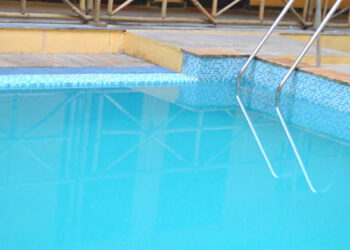 അപ്പാര്ട്ട്മെന്റ് സ്വിമ്മിംഗ് പൂളില് ഒമ്പത് വയസ്സുകാരി മരിച്ച നിലയില്