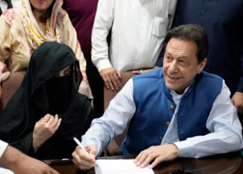 തോഷഖാന കേസ്; പാകിസ്താൻ മുൻ പ്രധാനമന്ത്രി ഇമ്രാൻ ഖാനും ഭാര്യക്കും 14 വർഷം തടവ്