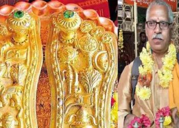 രാമക്ഷേത്രം സ്വപ്‌നം കണ്ട കർസേവകനായ പിതാവ്; പ്രഭുശ്രീരാമനായി സ്വർണപാദുകങ്ങൾ തലയിലേറ്റി 8,000 കിലോമീറ്റർ കാൽനടയാത്രയുമായി 64 കാരനായ മകൻ