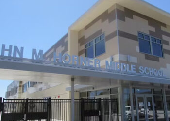 ഹിന്ദിയെ ലോകഭാഷയായി അവതരിപ്പിക്കാൻ ഒരുങ്ങി സിലിക്കൺ വാലിയിലെ സർക്കാർ സ്‌കൂളുകൾ; പാഠ്യപദ്ധതിയിൽ ഉൾപ്പെടുത്തി