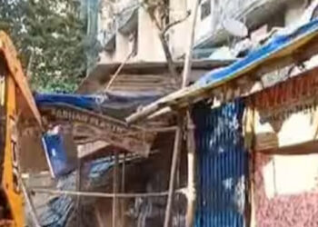 ശോഭയാത്രയ്ക്ക് നേരെ ആക്രമണം; ബുൾഡോസർ ആക്ഷനുമായി മഹാരാഷ്ട്ര സർക്കാരും; കയ്യേറിയ കെട്ടിടങ്ങൾ പൊളിച്ച് നീക്കി