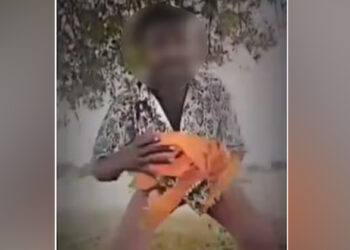 കാവിക്കൊടിയെ അവഹേളിച്ച് വർഗ്ഗീയ സംഘർഷത്തിന് ശ്രമം; യുവാവിനെ കൈകാര്യം ചെയ്ത് നാട്ടുകാർ; പിടിച്ച് പോലീസിൽ ഏൽപ്പിച്ചു