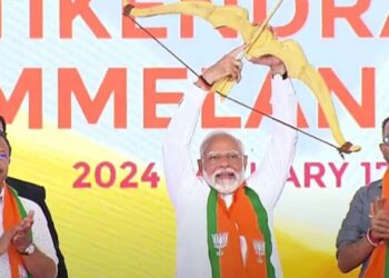 നിങ്ങളാണ് പാർട്ടിയുടെ ജീവനാഡി; ആവേശം നിറച്ച് പ്രധാനമന്ത്രി; അമ്പും വില്ലും സമ്മാനമായി നൽകി കെ സുരേന്ദ്രൻ