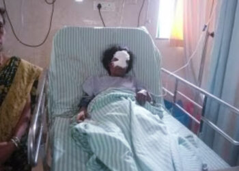 കുട്ടികൾ മുറ്റത്തുനിന്നും പൂക്കൾ പറിച്ചു ;  അംഗൻവാടി ജീവനക്കാരിയുടെ മൂക്ക് മുറിച്ച് അയൽവാസി