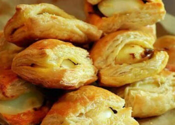 പഫ്‌സ് കഴിച്ച് ഭക്ഷ്യവിഷബാധ; അരലക്ഷം രൂപ നഷ്ടപരിഹാരം നൽകാൻ ബേക്കറി ഉടമയോട് ഉത്തരവിട്ട് കോടതി