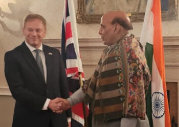 22 വർഷങ്ങൾക്ക് ശേഷം ഇന്ത്യൻ പ്രതിരോധ മന്ത്രി ബ്രിട്ടണിൽ; ഗ്രാന്റ് ഷാപ്പ്‌സുമായി കൂടിക്കാഴ്ച നടത്തി രാജ്‌നാഥ് സിംഗ്