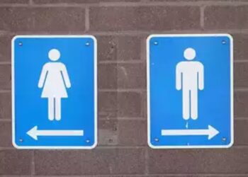 സർക്കാർ സ്കൂളിൽ വിദ്യാർത്ഥികളെ കൊണ്ട് ശുചിമുറി വൃത്തിയാക്കിപ്പിച്ചു ; പ്രിൻസിപ്പലിനെതിരെ പരാതി