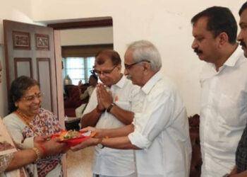 രാമക്ഷേത്രത്തിന്റെ പ്രാണപ്രതിഷ്ഠ; വെള്ളാപ്പള്ളി നടേശന് അയോദ്ധ്യയിൽ നിന്നുള്ള അക്ഷതം കൈമാറി