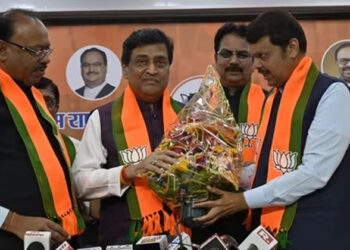 അശോക് ചവാൻ ബിജെപിയിൽ; ഇരു കയ്യും നീട്ടി സ്വീകരിച്ച് ദേവേന്ദ്ര ഫട്നാവിസ്