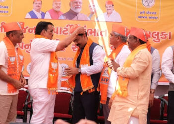 ലോക്സഭാ തിരഞ്ഞെടുപ്പ് പടിവാതിൽക്കൽ; ഗുജറാത്തിൽ ബിജെപിയിൽ ചേർന്ന് ആംആദ്മി, കോൺഗ്രസ് മുൻ എംഎൽഎമാർ