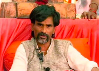 റോഡ് ഉപരോധിച്ച് ഗതാഗതം തടസ്സപ്പെടുത്താൻ ആഹ്വാനം ചെയ്തതിന് കേസെടുത്തു ; പിന്നാലെ 17 ദിവസം നീണ്ട നിരാഹാരം അവസാനിപ്പിച്ച് മനോജ് ജരാങ്കെ