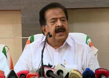 മന്ത്രിമാർക്കെല്ലാം ശമ്പളം കിട്ടി ; സർക്കാർ ജീവനക്കാർക്ക് ശമ്പളമില്ല; ഇതൊന്നും കാണാതെ മുഖ്യമന്ത്രി ഒളിവിൽ പോയിരിക്കുകയാണോ;രമേശ് ചെന്നിത്തല