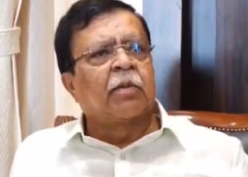 പാക് അനുകൂല മുദ്രാവാക്യം വിളിക്കുന്നവരെ വെടിവച്ച് കൊല്ലണം; നിയമസഭയിലെ മുദ്രാവാക്യം വിളിയിൽ പ്രതികരിച്ച് കോൺഗ്രസ് നേതാവ്; യോഗിയ്ക്ക് പ്രശംസയും