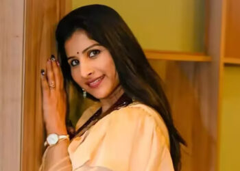 കാറിന് പിന്നിൽ ട്രക്കിടിച്ച് അപകടം: തെലുങ്ക് ഗായിക മംഗ്ളിക്ക് പരിക്ക്