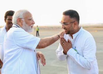 കാത്തിരുന്ന ഇരട്ടകൺമണികൾ പിറന്ന വാർത്തയറിഞ്ഞിട്ടും പ്രധാനമന്ത്രിയെ സ്വീകരിക്കാനായി കാത്തിരുന്ന് ബിജെപി പ്രവർത്തകൻ; വികാരഭരിതനായി പ്രധാനമന്ത്രി