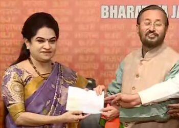 പദ്മജ ഇനി താമരത്തണലിൽ; ബിജെപിയിലേക്ക് സ്വീകരിച്ച് പ്രകാശ് ജാവ്‌ദേക്കർ