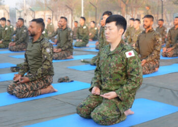 ‘ധർമ്മ ഗാർഡിയൻ’ എട്ടാം ദിവസത്തിലേക്ക് ; ഇന്ത്യ-ജപ്പാൻ സൈന്യങ്ങളുടെ സംയുക്ത അഭ്യാസത്തിൽ യോഗ പരിശീലിച്ച് ജപ്പാൻ സൈനികർ