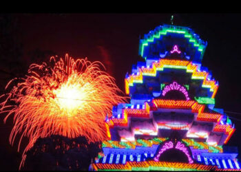 റോഡപകടങ്ങൾ ഉണ്ടാവാറുണ്ട് എന്ന് കരുതി ഗതാഗതം നിരോധിക്കുമോ ? ; ക്ഷേത്ര ആചാരങ്ങളുടെ ഭാഗമായ വെടിക്കെട്ടും നിരോധിക്കാൻ ആവില്ലെന്ന് ഹൈക്കോടതി